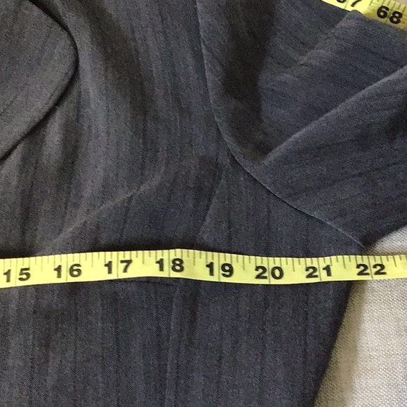 Wendy Studio Collection VGUC grey long 3 button blazer, collar, lightweight - Picture 9 of 12